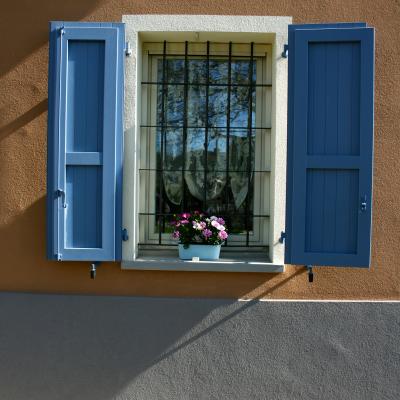 Mattone e azzurro